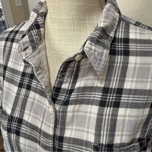 Lee Riders Women’s Black and Gray Plaid Button Down Shirt - Size XL